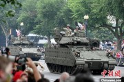 事业意思美国纪念陆军成立250周年阅兵仪式在华盛顿举行