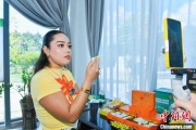事业意思泰国主播品三亚榴莲：“尝到了家乡味”