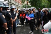 事业意思美国多地举行“没有国王”抗议活动